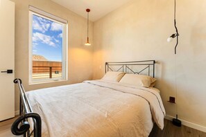 Free WiFi, bed sheets