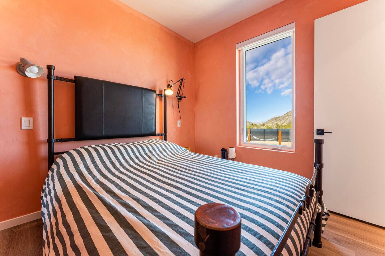 6 bedrooms, free WiFi, bed sheets