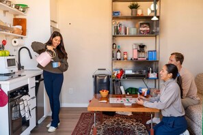 Fridge, oven, stovetop, dishwasher