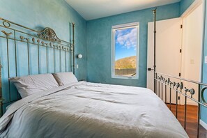 6 bedrooms, free WiFi, bed sheets