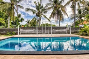 Outdoor pool - Megaland Bungalow (Bali)