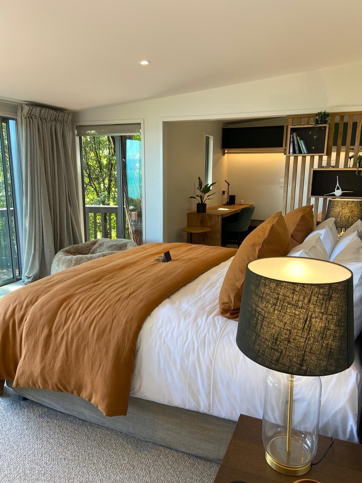 Okoro Treehouse, Sea View | Premium bedding, in-room safe, desk, laptop workspace