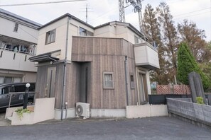 Unclassified image, 5 of 34, button - Katsushika Takasago House (Tokyo)
