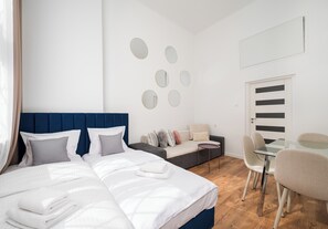 3 chambres, fer et planche à repasser, Wi-Fi, draps fournis