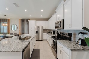 Fridge, microwave, oven, stovetop - Solara Themed 6BR Near Disney Pool SummerKitchen (Kissimmee)
