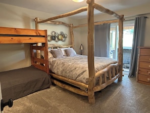 3 bedrooms, iron/ironing board, Internet, bed sheets