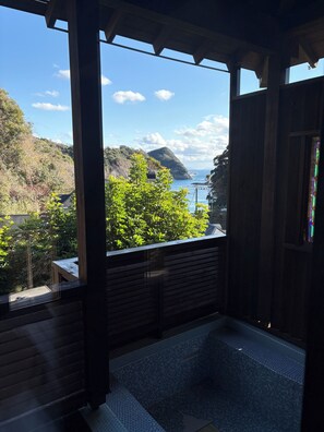 Deluxe Double Room, Non Smoking | Bathroom | Combined shower/tub, hair dryer, towels, soap