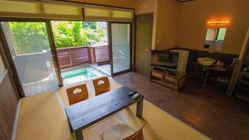 Deluxe Triple Room, Non Smoking | Free WiFi