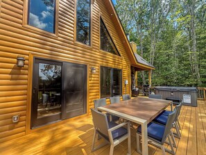 Outdoor dining - New: Modern Cabin Home with Free Golf + More (Swanton)