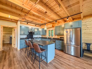 Fridge, microwave, oven, stovetop - New: Modern Cabin Home with Free Golf + More (Swanton)