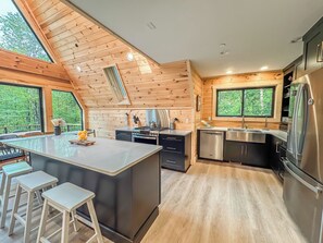 Mikroaaltouuni, uuni, liesi, astianpesukone