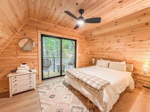 4 室のベッドルーム、デスク、WiFi (無料)、ベッドシーツ