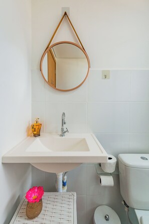 Dusche, Handtücher, Seife, Toilettenpapier