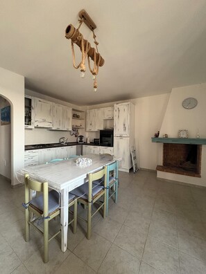 Dining - Sofia House, close to the center and the sea (Torre San Giovanni)