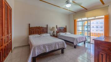 Chalet | Tabla de planchar con plancha, wifi gratis y ropa de cama