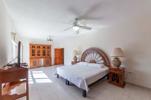 Casa familiar, vistes a l'oceà | Wifi gratuïta i roba de llit