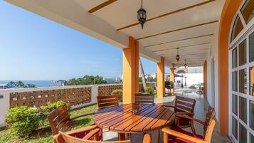 Chalet | Restaurante al aire libre