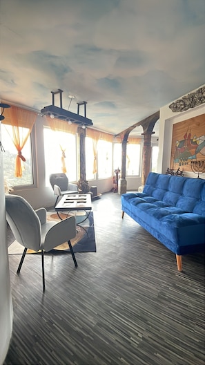 Appartement Deluxe, balcon, vue vallée | Espace de travail pour ordinateur portable, rideaux occultants