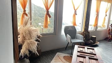 Deluxe Apartment, Balcony, Valley View | Laptop workspace, blackout drapes, soundproofing, iron/ironing board