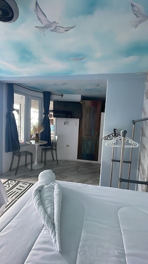 Chambre Confort avec lits jumeaux, vue vallée | Espace de travail pour ordinateur portable, rideaux occultants