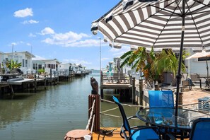 屋外ダイニングエリア