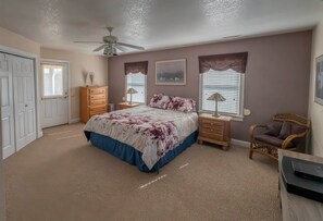 4 bedrooms, free WiFi, bed sheets, wheelchair access