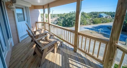 Southern Seasons – Pool, Hot Tub & Pet-Friendly