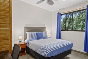 3 slaapkamers, reisbedje, wifi, beddengoed