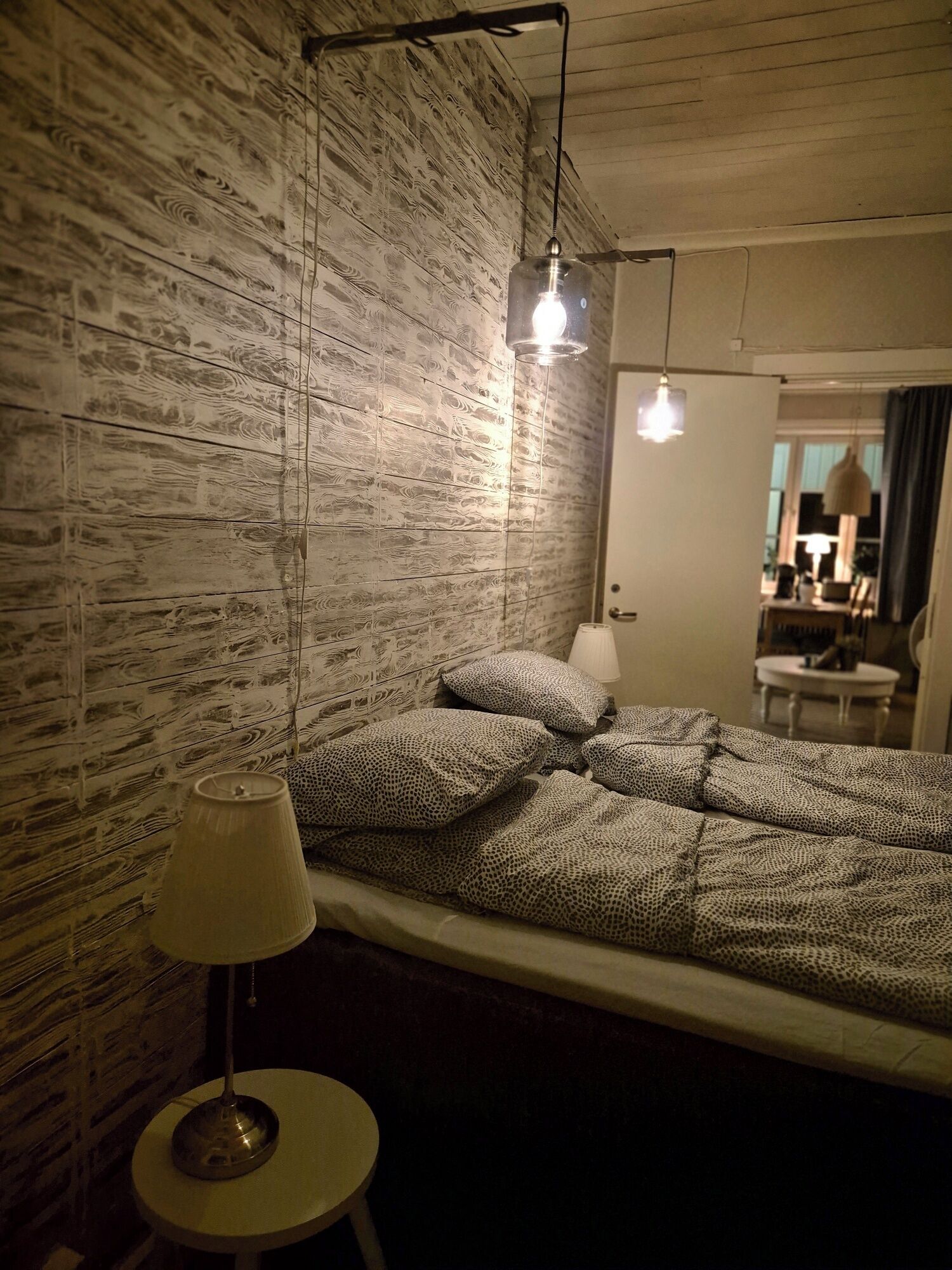 Premium-Apartment, eingeschränkter Seeblick | Verdunkelungsvorhänge, Bügeleisen/Bügelbrett, kostenloses WLAN