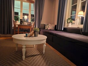 Premium-Apartment, eingeschränkter Seeblick | Wohnbereich