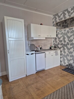 Premium-Apartment, eingeschränkter Seeblick | Eigene Küche