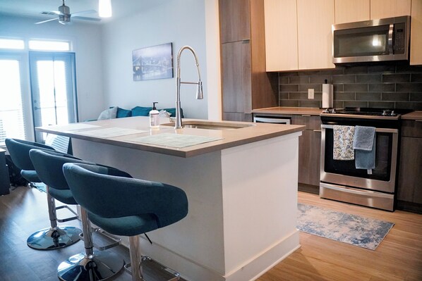 Microwave, oven, stovetop, dishwasher