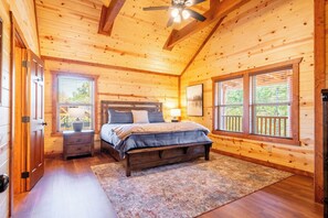 8 室のベッドルーム、WiFi (無料)、ベッドシーツ