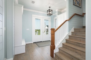 Interior - Luxury Beachfront l Sleeps 20, Hot Tub, Pool & Game Room Fun! (Crystal Beach)
