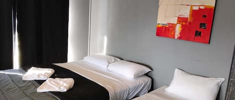 Kahden hengen perhehuone (kaksi sänkyä) | Ilmainen Wi-Fi