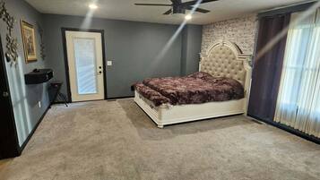 1 slaapkamer, een strijkplank/strijkijzer, wifi, beddengoed