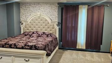 1 slaapkamer, een strijkplank/strijkijzer, wifi, beddengoed