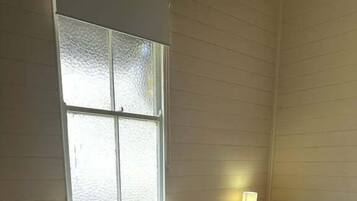 1 habitación, escritorio, wifi y ropa de cama