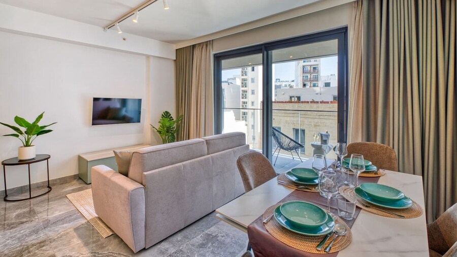 Official Mercury Suites With Rooftop Pool Access