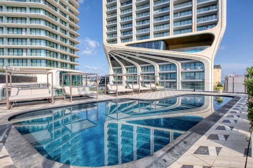 Official Mercury Suites With Rooftop Pool Access