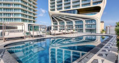 Official Mercury Suites With Rooftop Pool Access