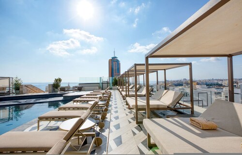 Official Mercury Suites With Rooftop Pool Access