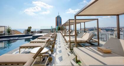 Official Mercury Suites With Rooftop Pool Access