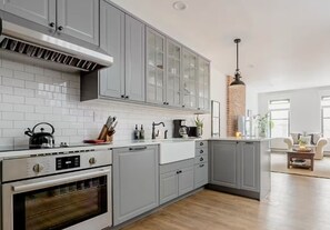 Fridge, microwave, oven, stovetop - NEW! Luxury 1-bedroom duplex - 10 min to NYC/Times Square (Hoboken)