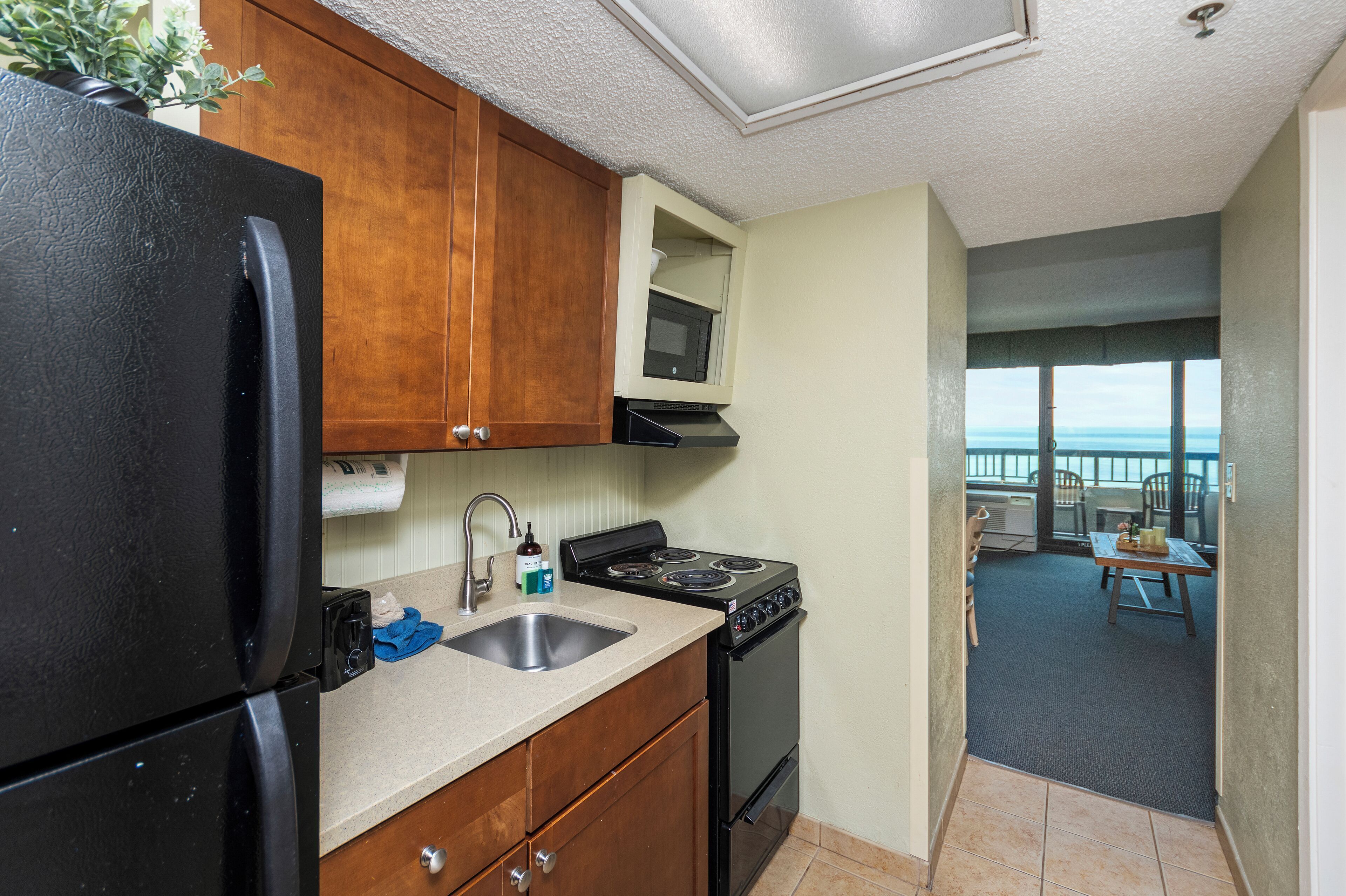 冰箱、微波炉、烤箱、洗碗机