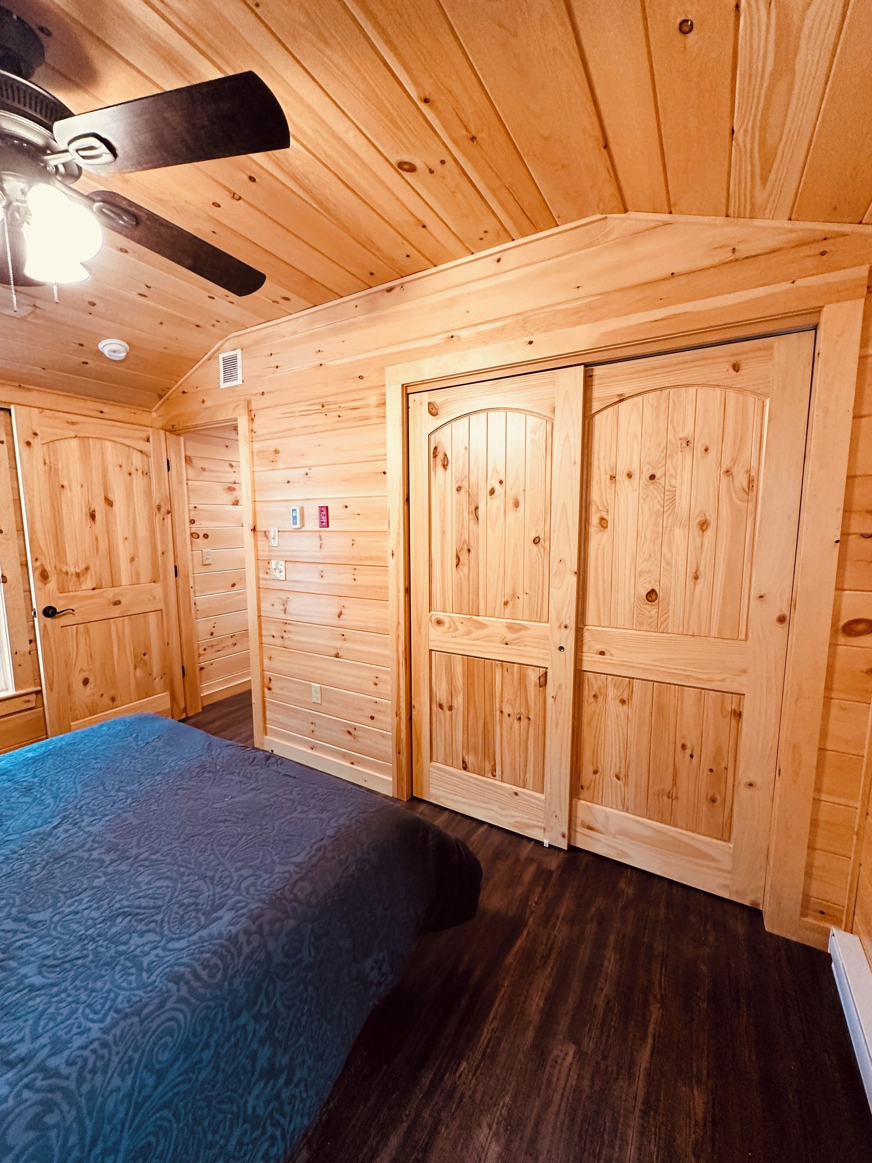 2 slaapkamers, een strijkplank/strijkijzer, wifi, beddengoed