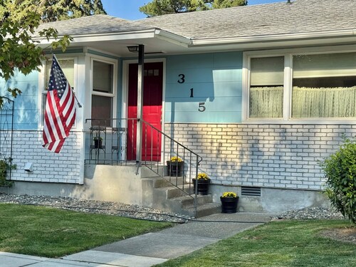 Exquisite Home: Stay here for more value, comfort and Fun