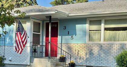 Charming 3 BR 2 Bath in historic Dayton: Discover Blue Mountains and More!
