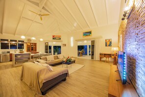 Smart TV - Villa Kahia by Tahiti Homes (Windward Islands)