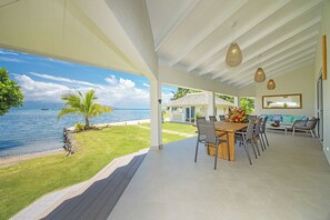 Outdoor dining - Villa Kahia by Tahiti Homes (Windward Islands)